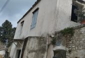 Πωλείται πέτρινη διώροφη κατοικία στη Λευκίμμη