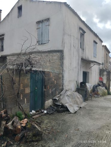 Πωλείται πέτρινη διώροφη κατοικία στη Λευκίμμη