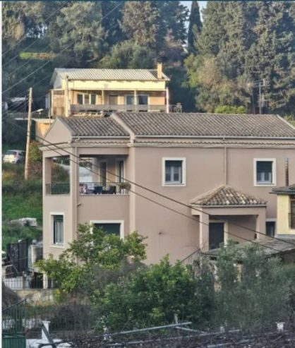 Πωλείται στο Βιρό μονοκατοικία 146 τμ και 85τμ ημιυπόγειος χωρος γκαράζ σε οικόπεδο 300 τμ.