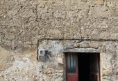 Παλιά πέτρινη διώροφη κατοικία στους Βιταλάδες