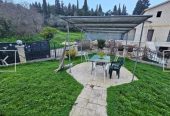 Πωλείται στο Βιρό μονοκατοικία 146 τμ και 85τμ ημιυπόγειος χωρος γκαράζ σε οικόπεδο 300 τμ.