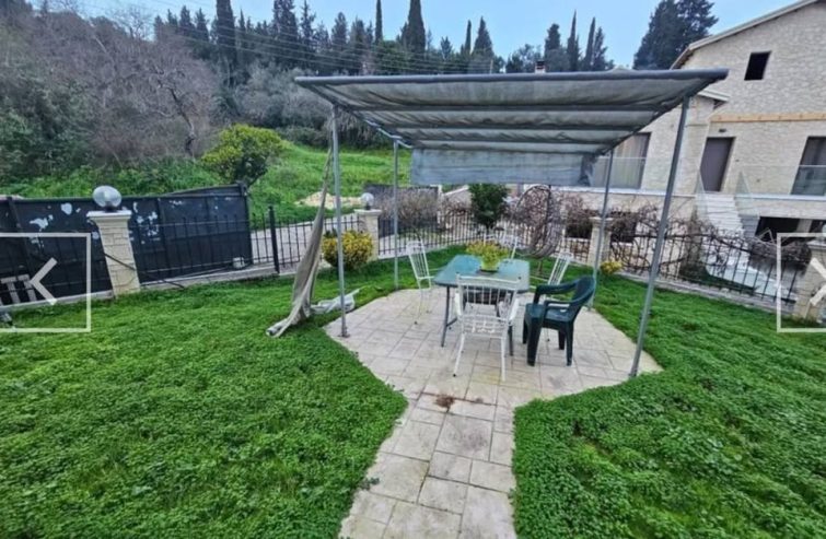 Πωλείται στο Βιρό μονοκατοικία 146 τμ και 85τμ ημιυπόγειος χωρος γκαράζ σε οικόπεδο 300 τμ.