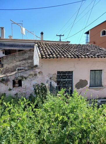 Πωλούνται παλαιές κατοικίες 55τμ και 30τμ