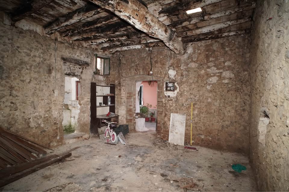 Πωλείται σπίτι στους Κυνοπιάστες