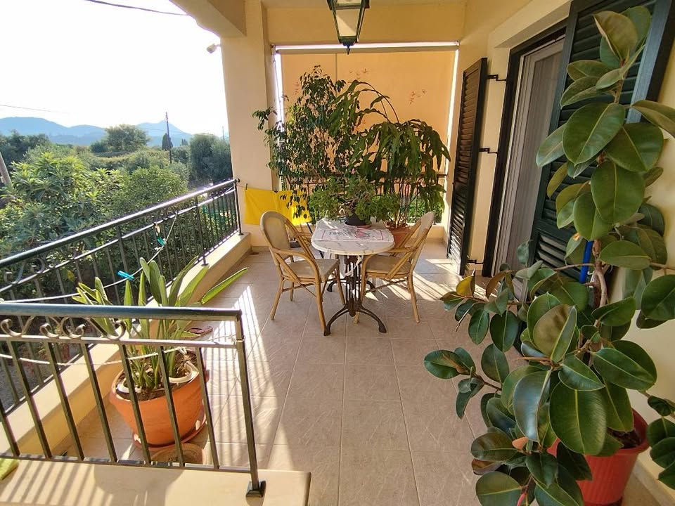 Πωλείται μονοκατοικία με οικόπεδο στο Κομπ;iτσι