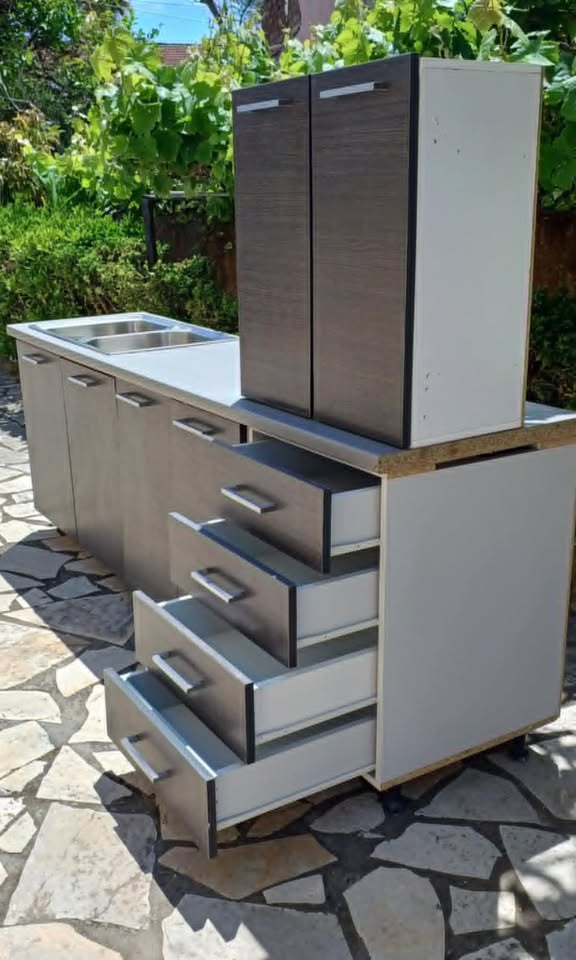 Used kitchen furniture