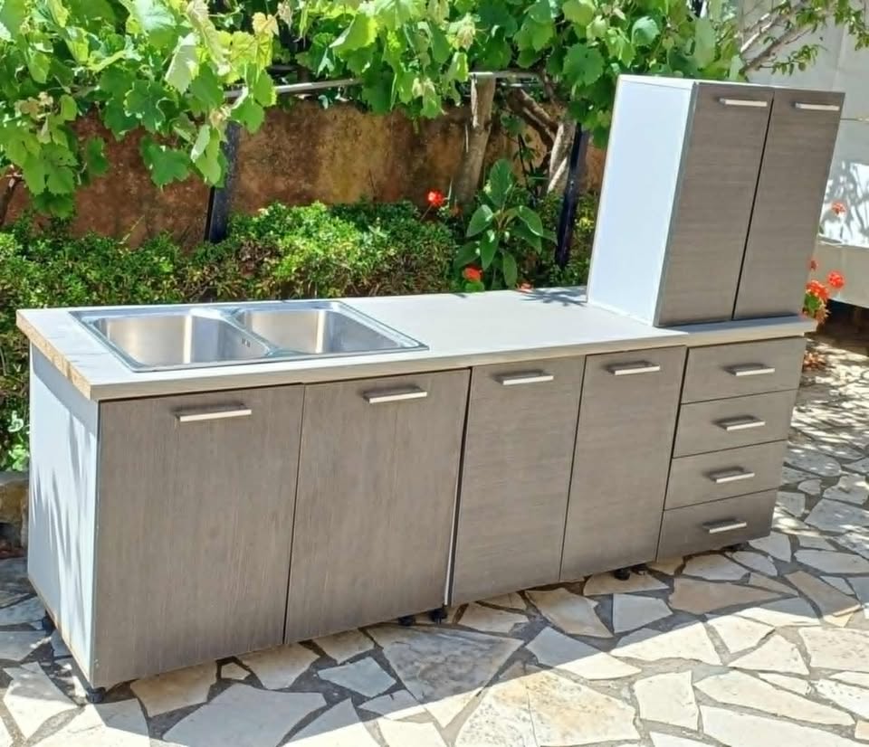 Used kitchen furniture