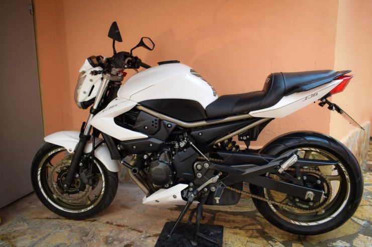 Πωλείται Μοτοσυκλέτα 2009 Yamaha xj-6 n