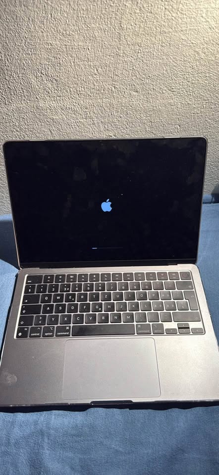 Πωλείται Mac Book