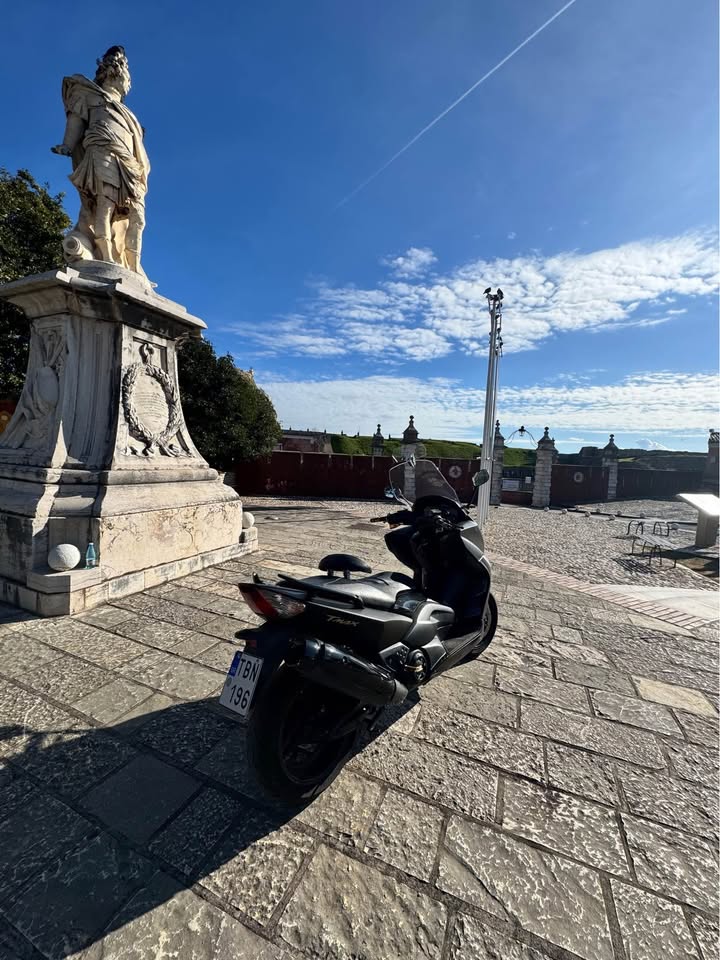 Δίνεται για ανταλλαγή ή πώληση το YAMAHA TMAX 500