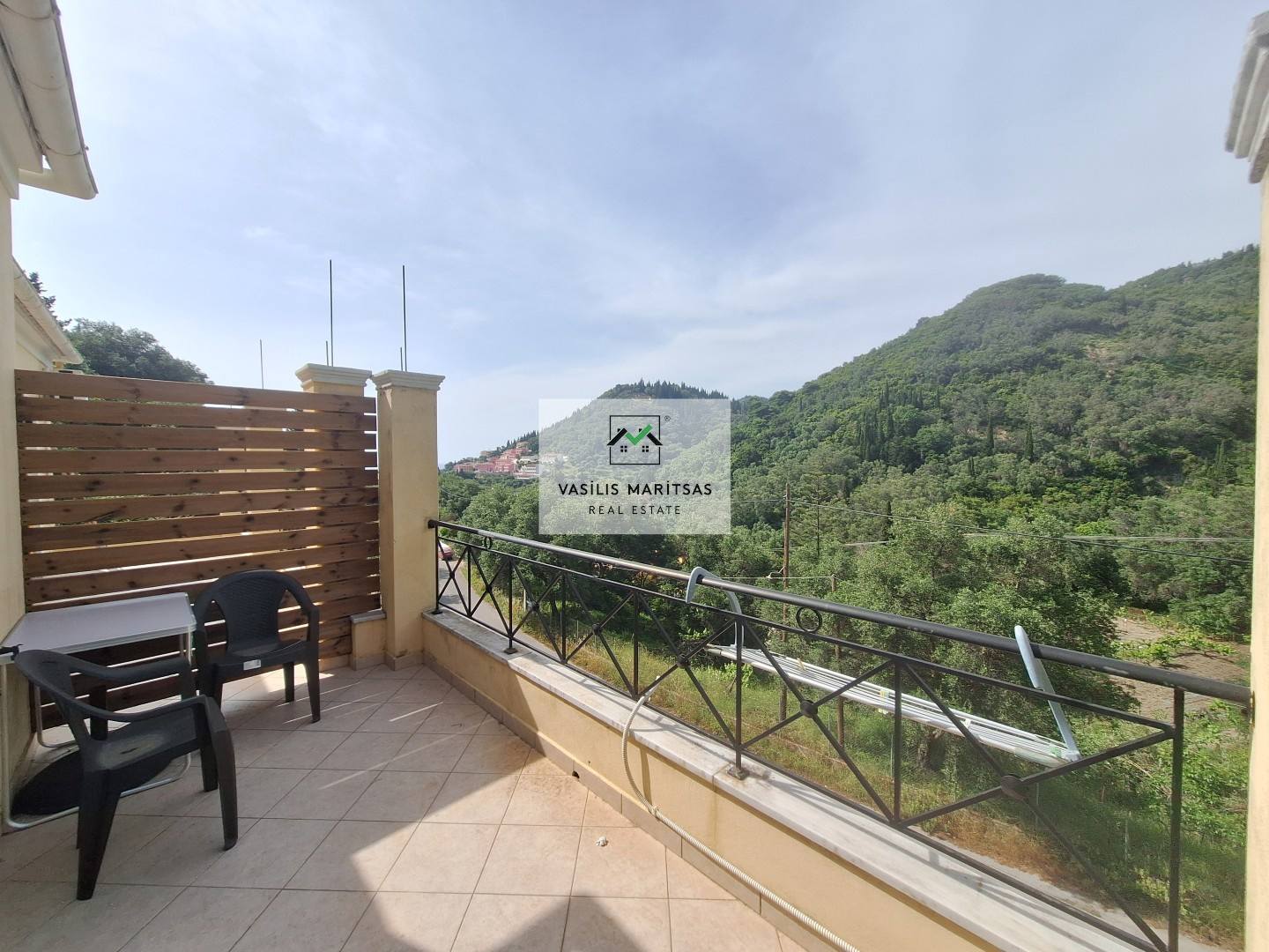 Ενοικιάζεται επιπλωμένη γκαρσονιέρα για σεζόν