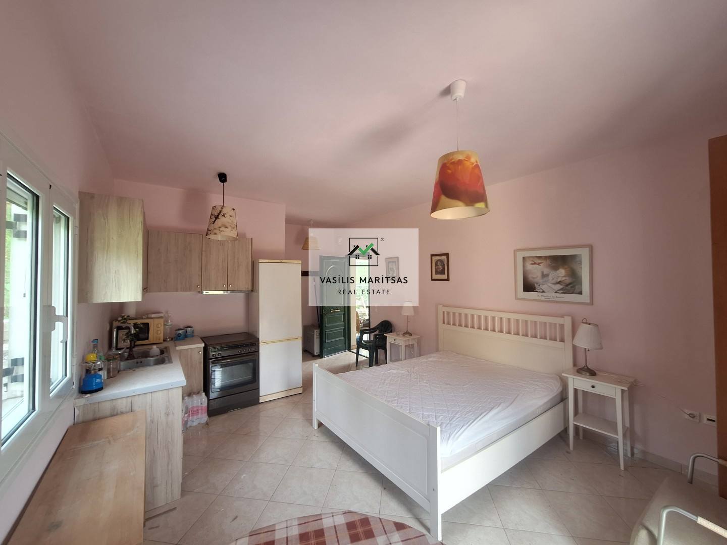 Ενοικιάζεται επιπλωμένη γκαρσονιέρα για σεζόν