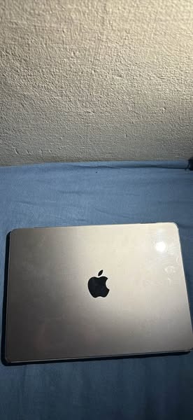 Πωλείται Mac Book