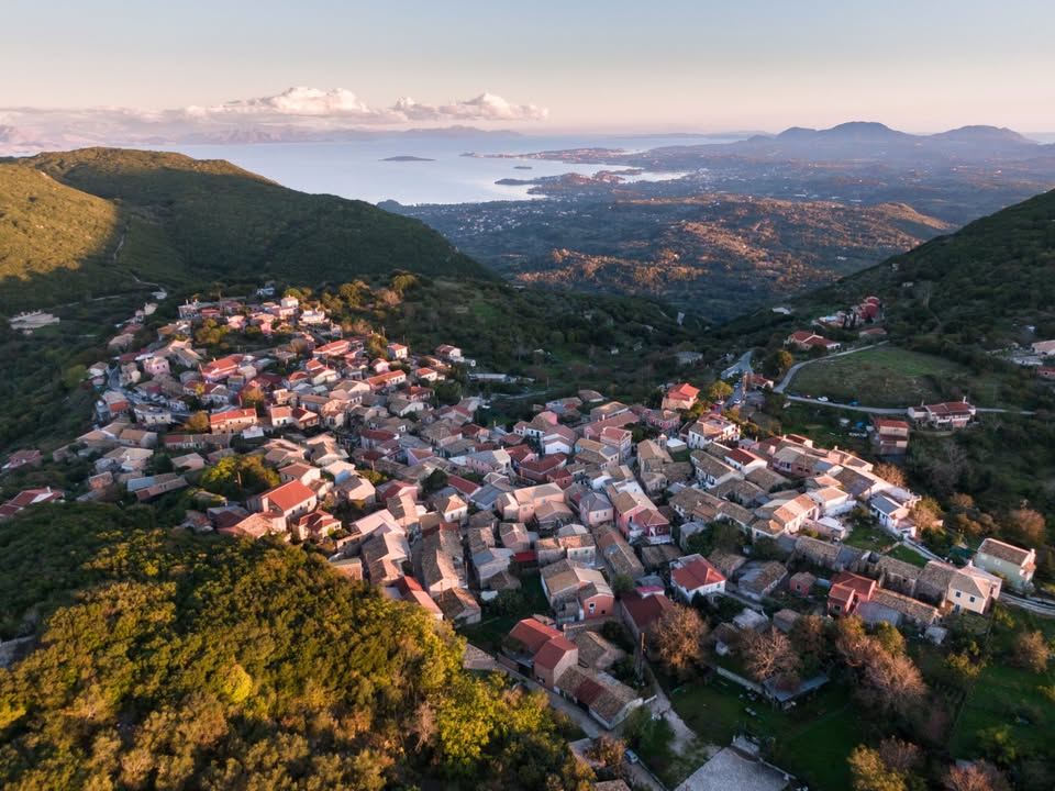 ΣΩΚΡΑΚΙ -Αγροτεμάχιο με πετρινη αποθηκούλα (20τμ) 1600τμ