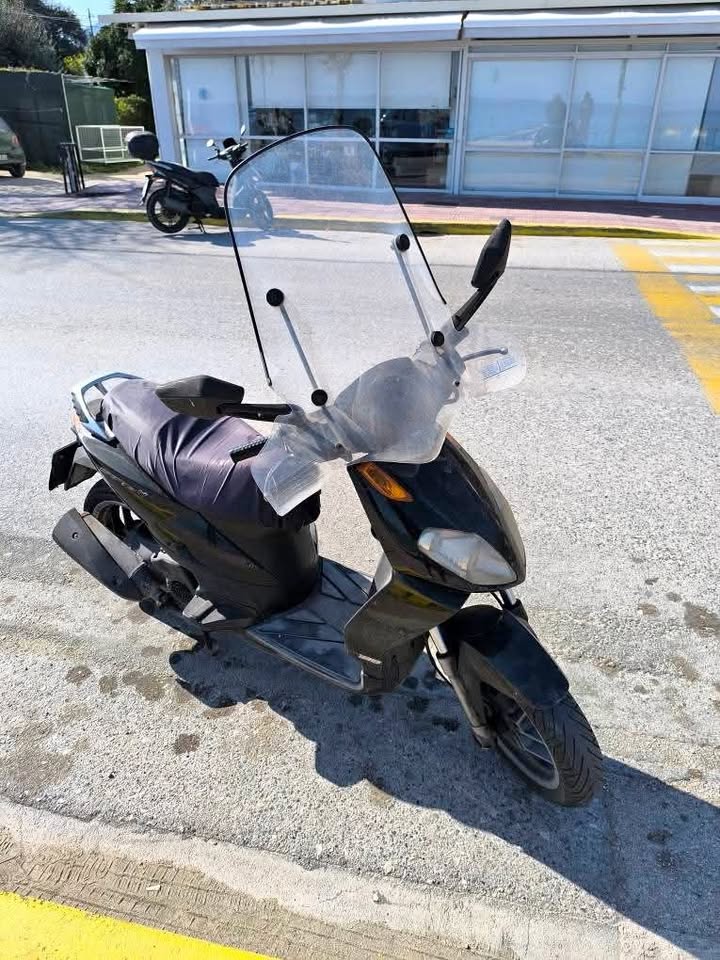 Πωλείται 125 sportcity aprilia