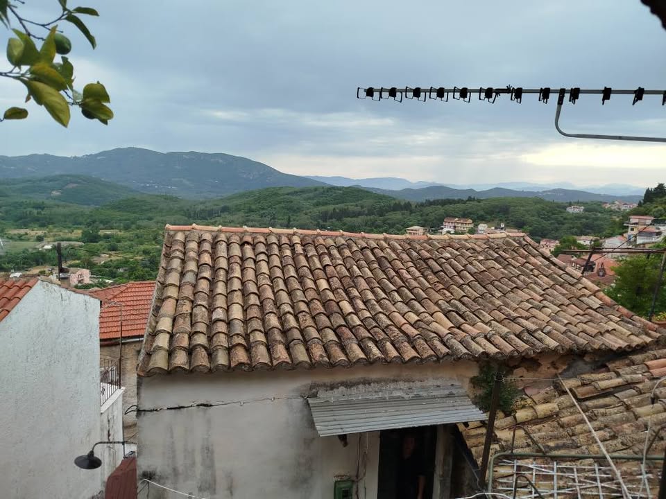 Πωλείται παλιά πέτρινη διόροφη μονοκατοικία στον Άγιο Ματθαίο Κέρκυρας