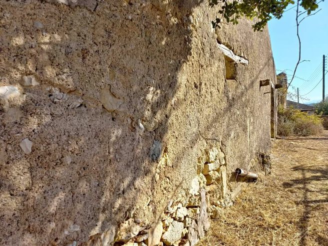 Πωλείται Πετρόκτιστη Αγροικία εντός Οικισμού Γιανναδων