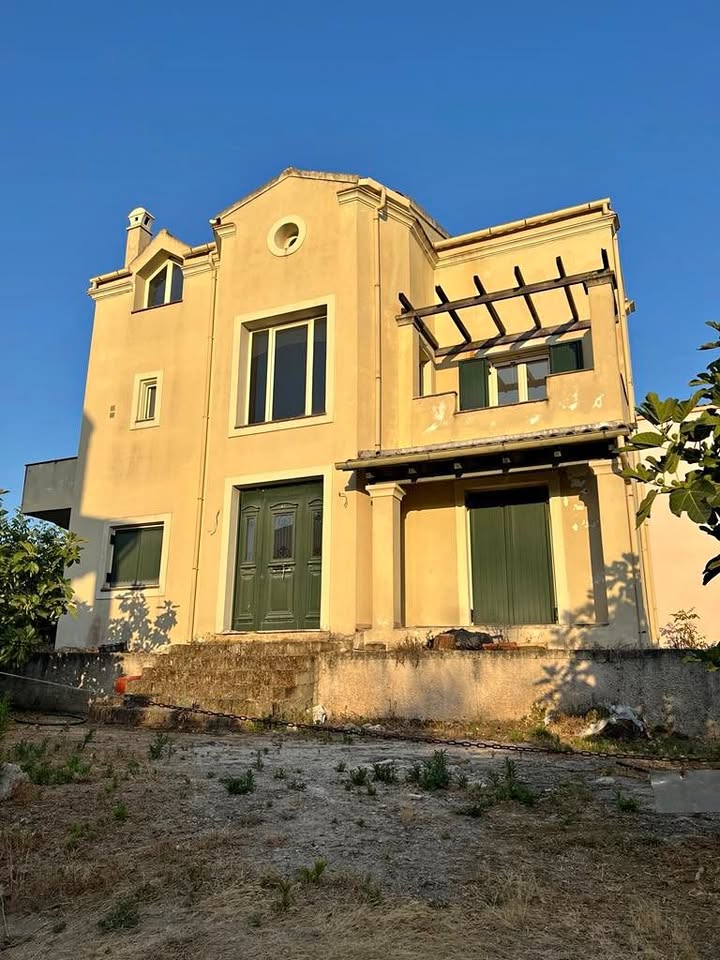 Πωλείται τριώροφη οικία στην περιοχή Χρυσηίδα Κέρκυρας