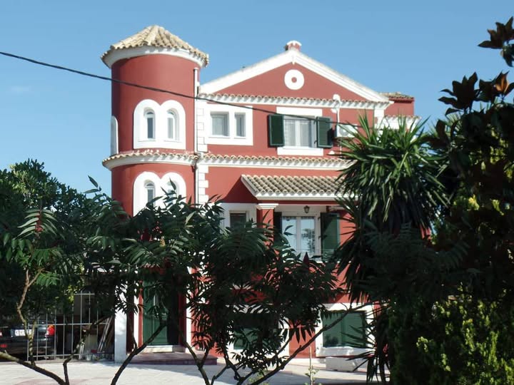 Ενοικιάζεται στην Αφρα, διαμέρισμα εκατό τετραγωνικά μέτρα