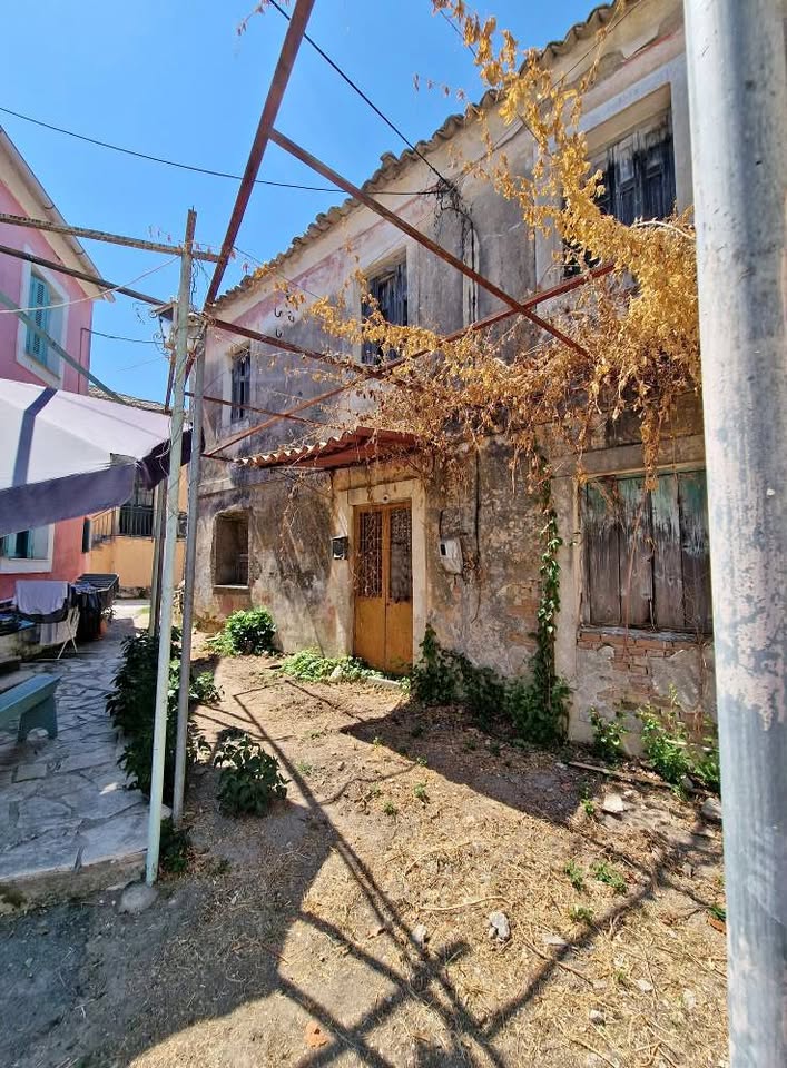 ΠΩΛΕΙΤΑΙ ΜΟΝΟΚΑΤΟΙΚΙΑ ΣΤΟΥΣ ΕΒΡΟΠΟΥΛΟΥΣ