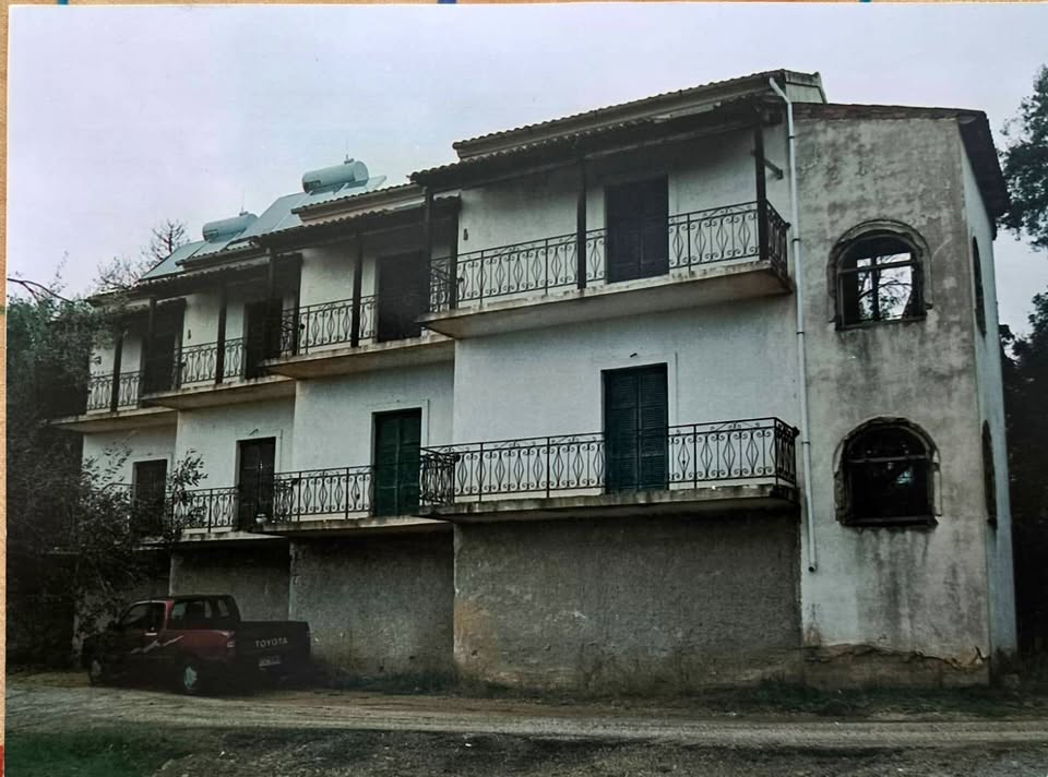 Πωλείται διώροφη οικοδομη με υπογειο σε οικόπεδο 1.263,26 τ.μ.