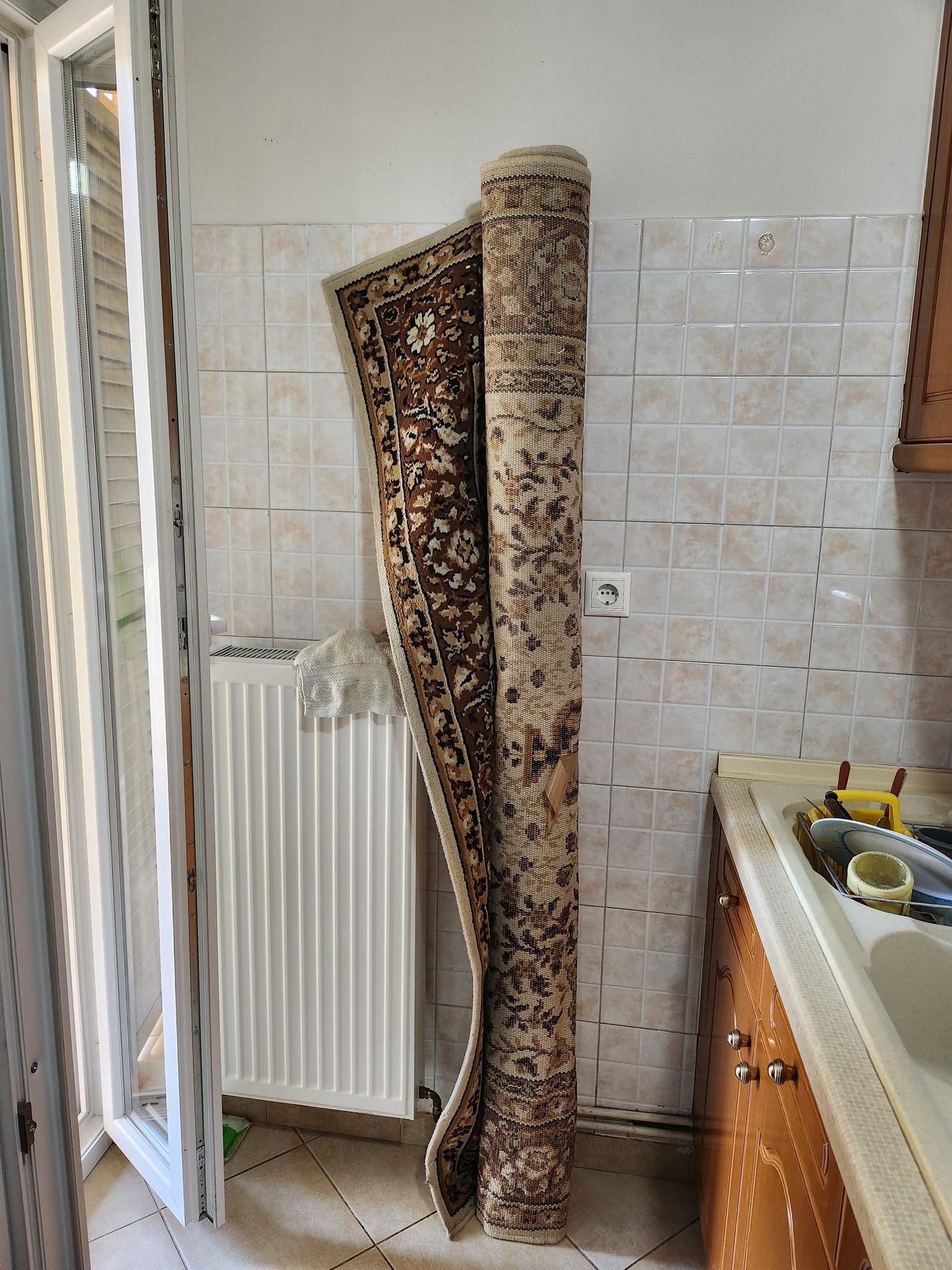 Χαλί σαν καινούριο, καθόλου φθορά περίπου 2×3 μ