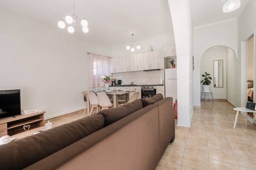 Ενοικιάζεται σπίτι στους καστελλανους μέσης