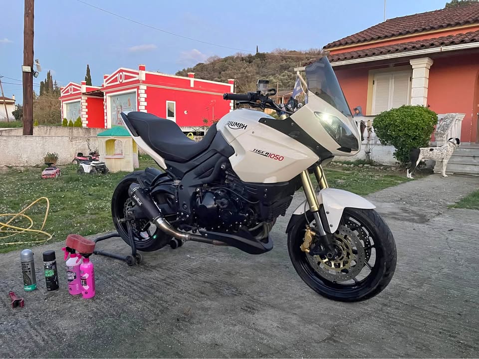 Triumph tiger 1050
