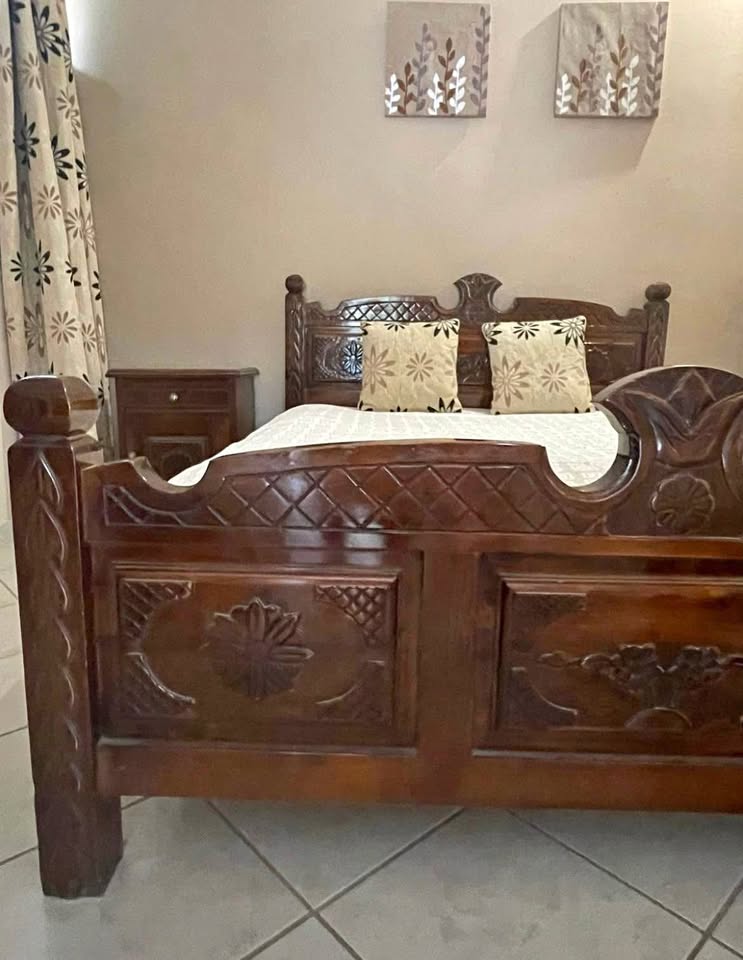 Hand Carved Wild African Wood Bedroom Furniture