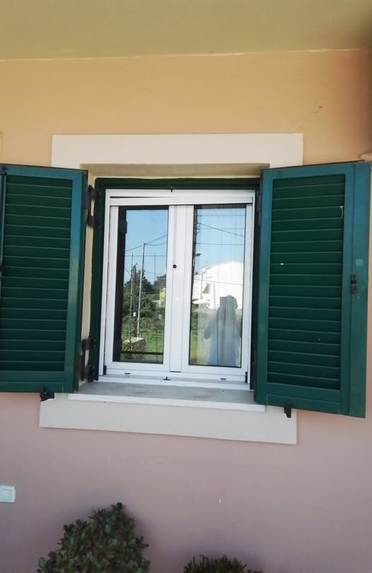 Πωλείται διαμέρισμα σε οίκημα τεσσάρων διαμερισμάτων στη Λευκίμμη