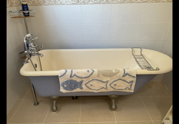 Πωλείται- Μπάνιο από Χυτό Σιδερένιο Ρολό Μπάνιο με πόδια