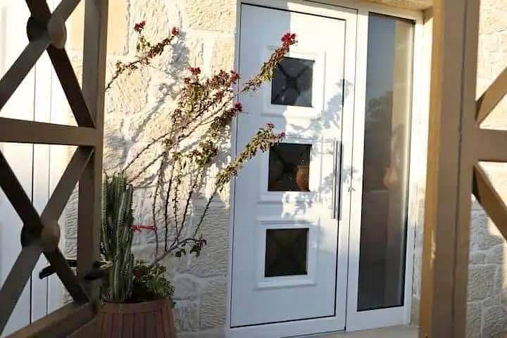 Ενοικιάζεται μεγάλο τριάρι στο χωριό Καρουσαδες