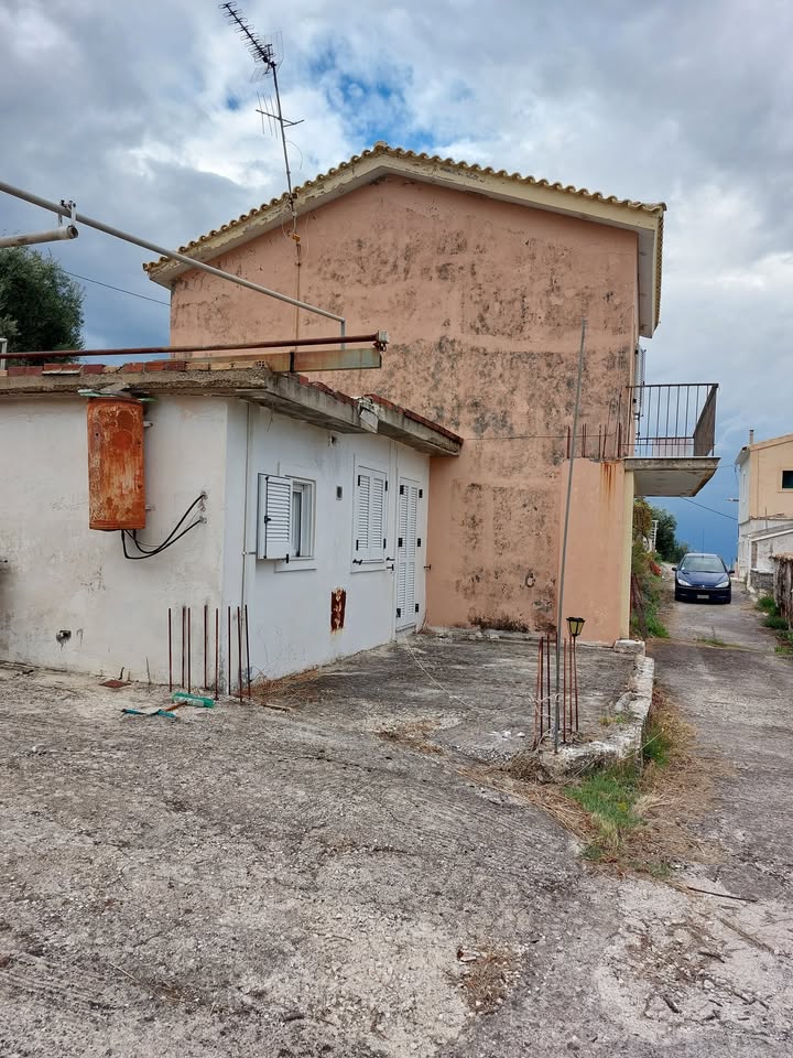 ΛΟΥΤΣΕΣ ΒΟΡΕΙΑ ΚΕΡΚΥΡΑ ΠΩΛΕΙΤΑΙ ΔΥΟΡΟΦΗ ΜΟΝΟΚΑΤΟΙΚΙΑ 110 ΤΜ,ΜΕ450 ΤΜ ΚΗΠΟ