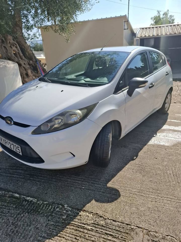 Πωλείται ford fiesta 1250cc βενζίνη τετραπορτο 2010 μοντέλο