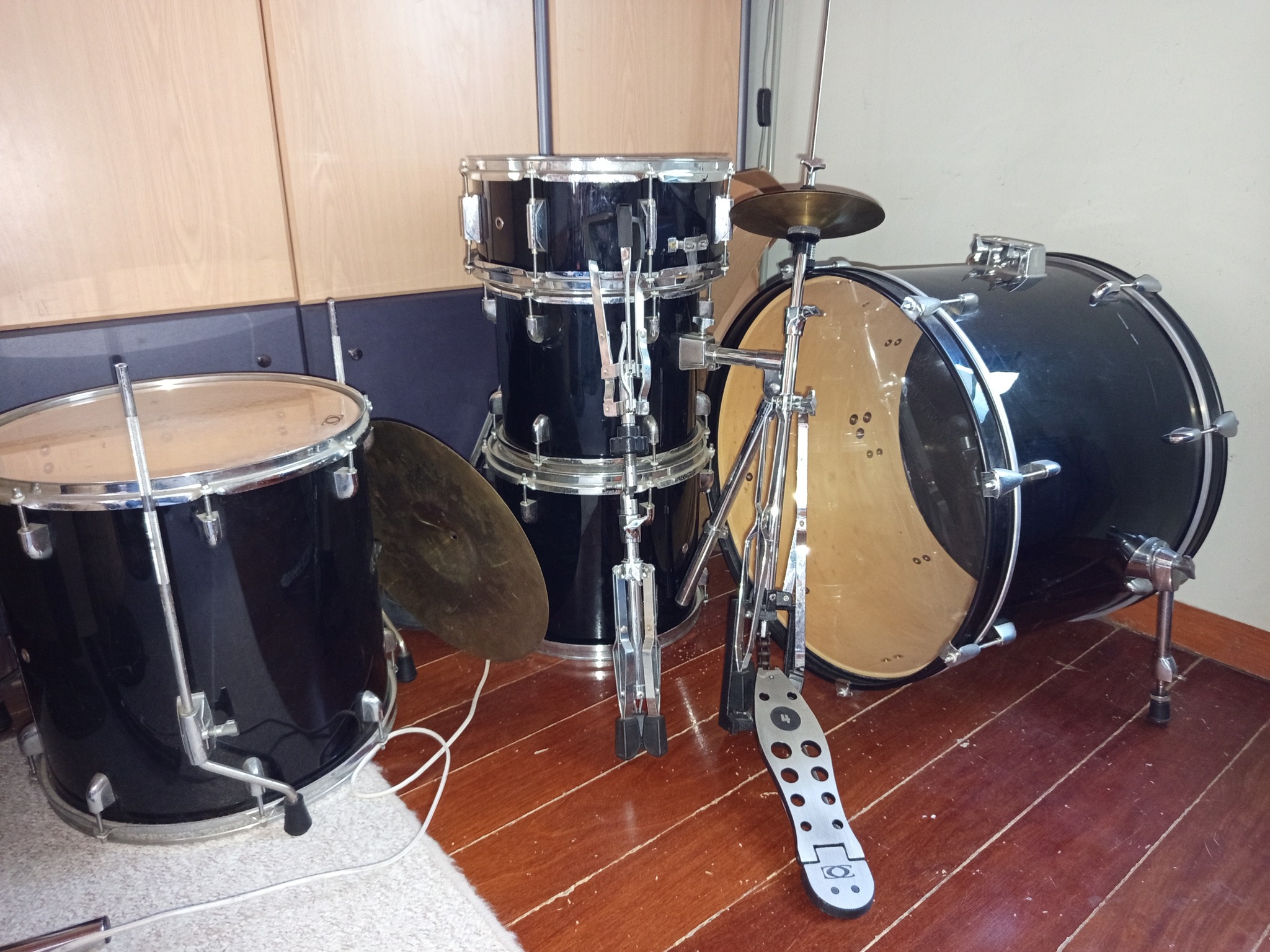 Πωλείται πλήρες σετ ντραμς