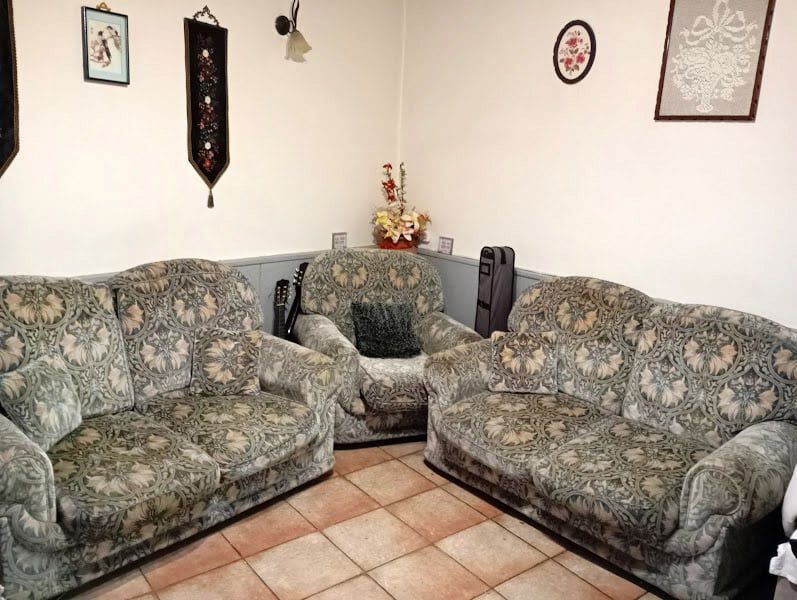 Πωλείται σαλόνι αγγλικού τύπου