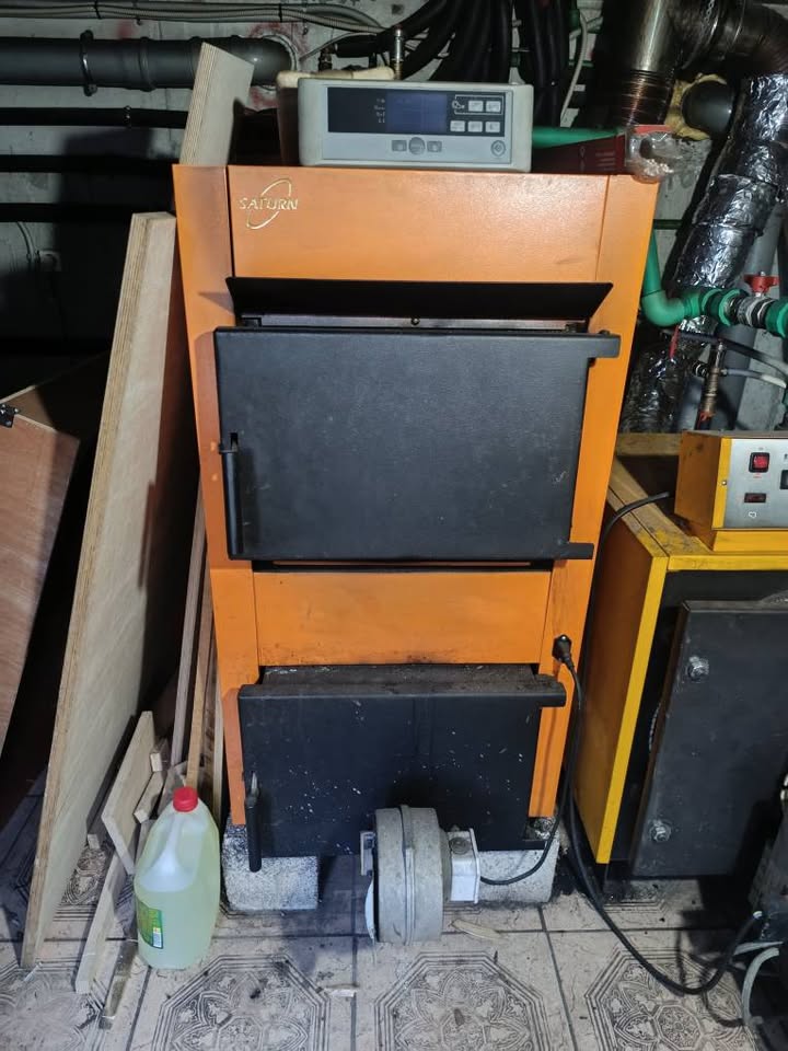 Πωλείται ξηλολεβιτας μάρκας saturn 45000cal