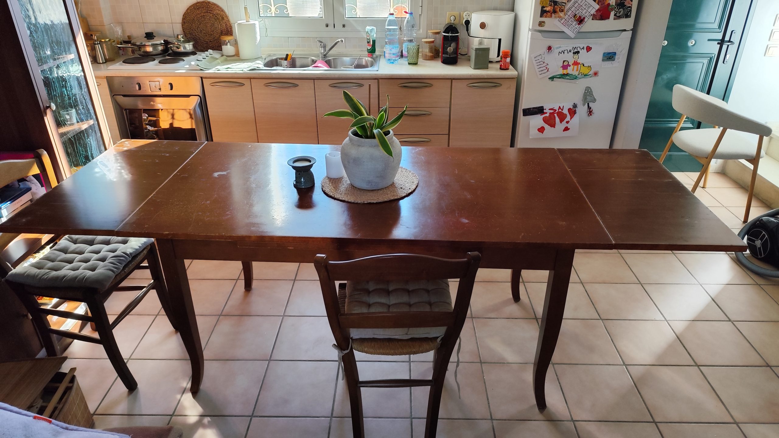 Πωλείται ξύλινο τραπέζι