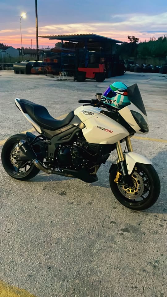 Triumph tiger 1050