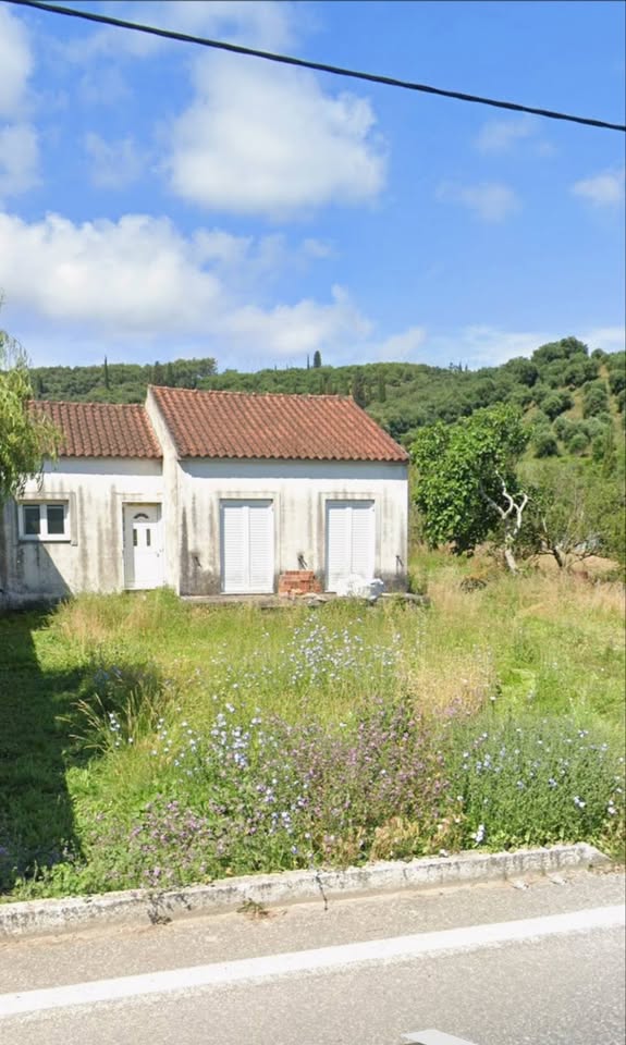 Πωλείται ημιτελής κατοικία με το οικόπεδο της πάνω στον κεντρικό δρόμο λιβάδιου Βελονάδων- Σιδάριου