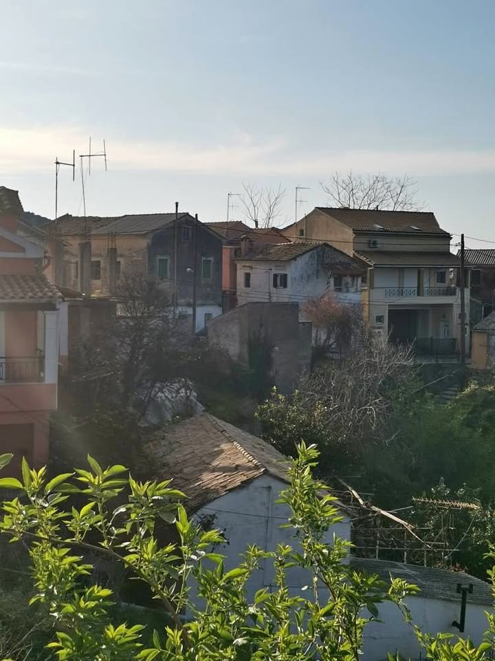 ΠΩΛΕΙΤΑΙ Μονοκατοικία 120 τ.μ. στο γραφικό χωριό Άγιος Δημήτριος, Νότια Κέρκυρα.