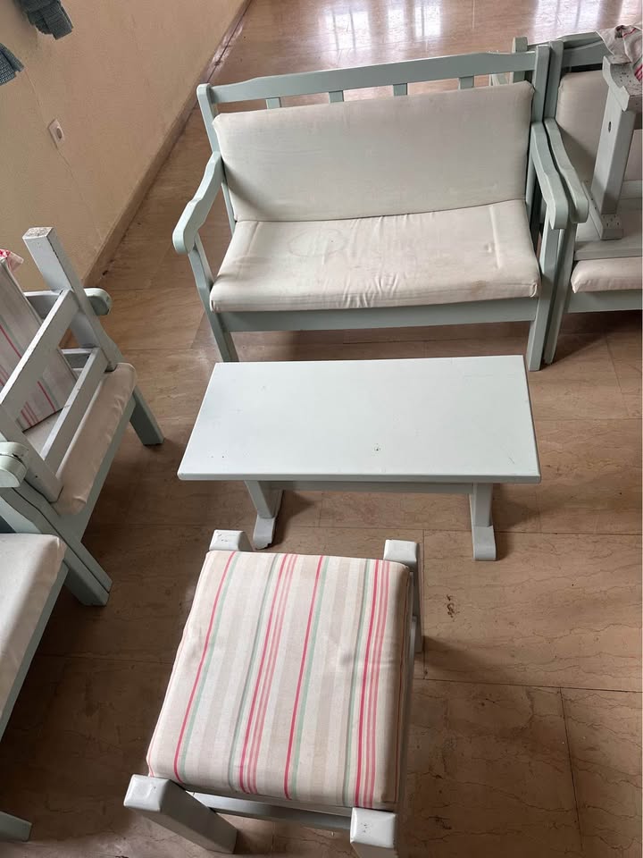 Πωλούνται διάφορα έπιπλα