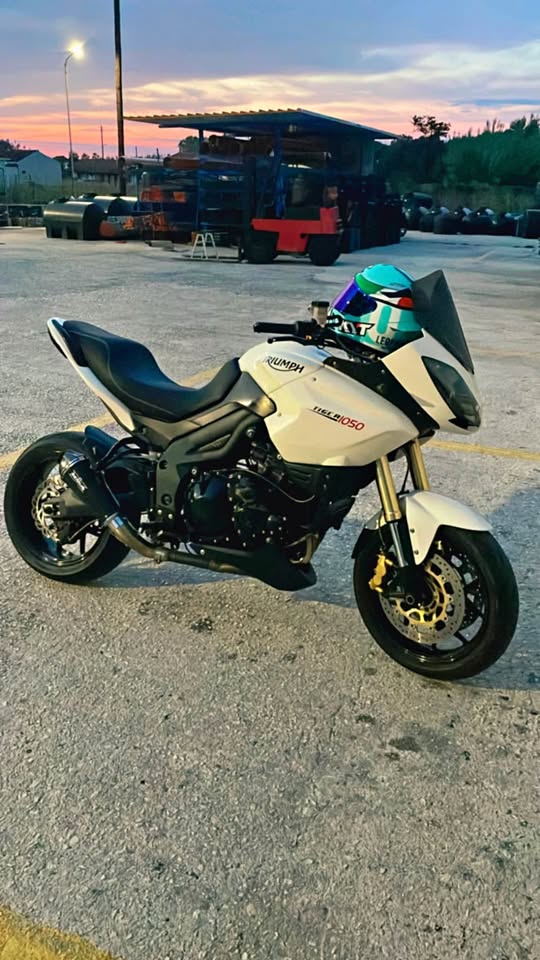 Triumph tiger 1050