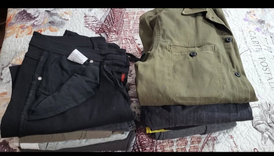 Χαριζονται ρουχα για αγορι M L.ηλικιας 16 17 χρονων