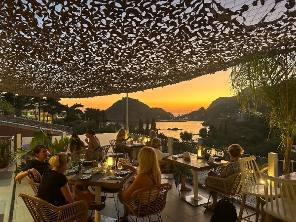 Ζητείται προσωπικό από το Tango Bar στην Παλαιοκαστρίτσα