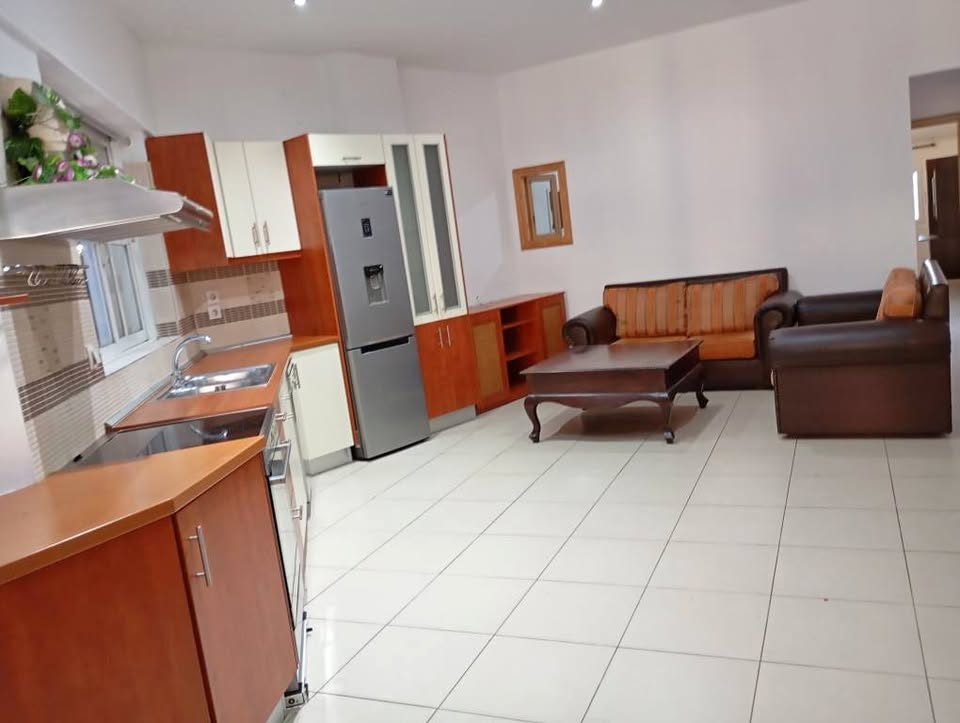 Ενοικιάζεται τριάρι στην πόλη σε άριστη κατάσταση επιπλωμενο