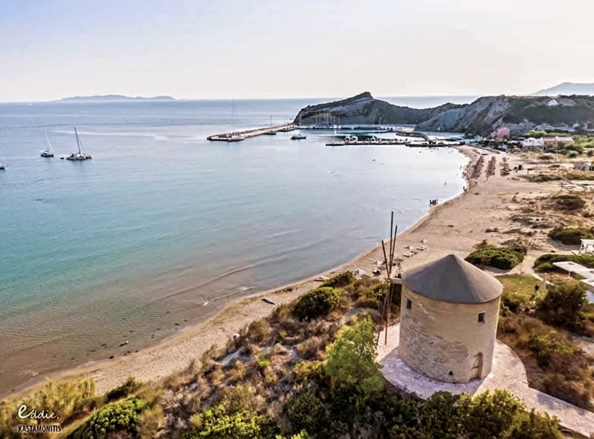 Πωλούνται οικόπεδα στην ερεικουσσα