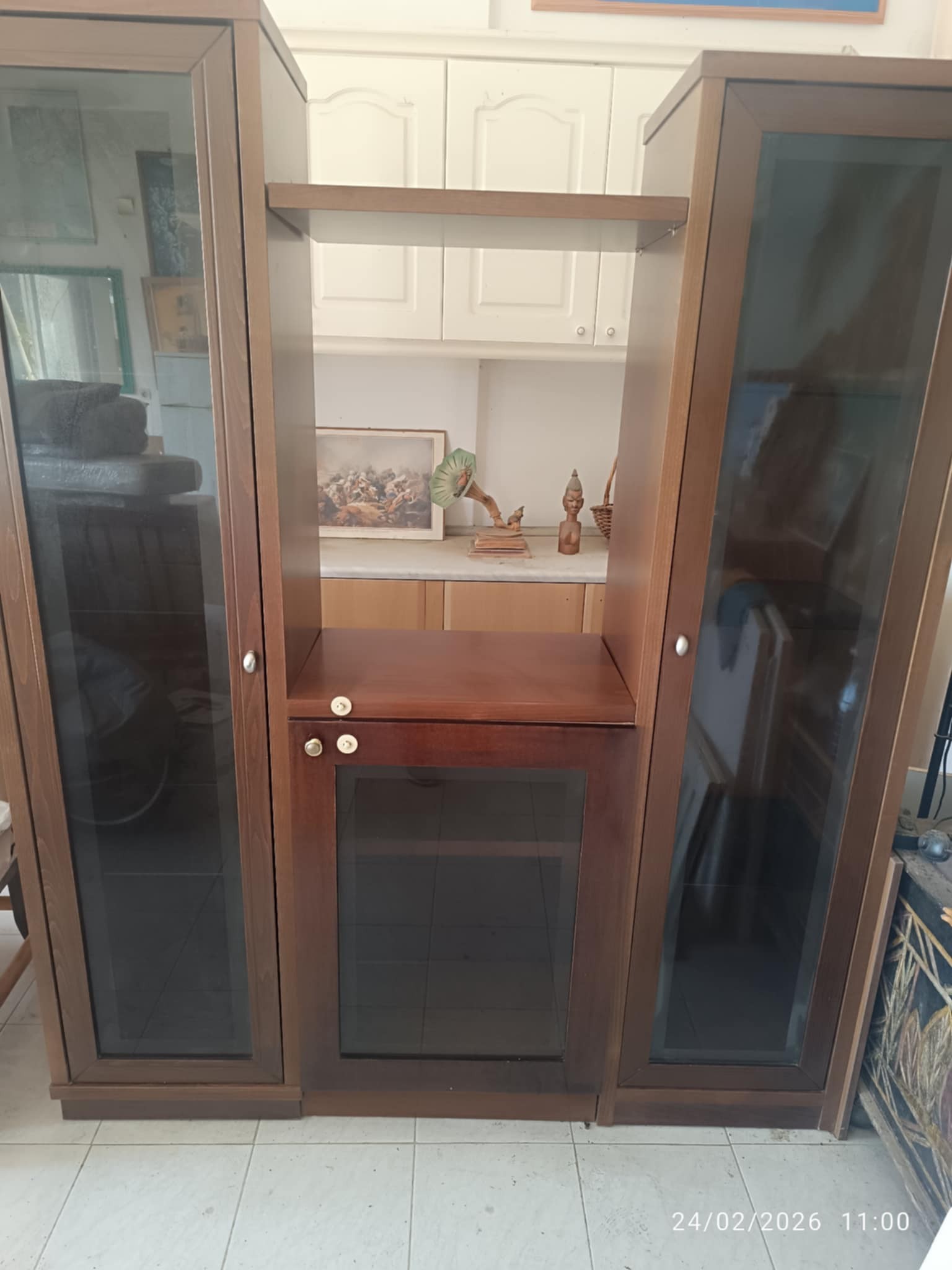 ΣΥΝΘΕΤΟ ΣΑΛΟΝΙΟΥ/ΒΙΤΡΙΝΑ (ΣΚΟΥΡΟ ΞΥΛΟ)