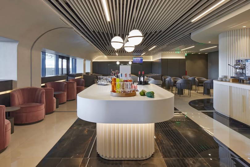 Υπάλληλος μπουφέ και καθαρισμού Lounge | Buffet and cleaning services agent