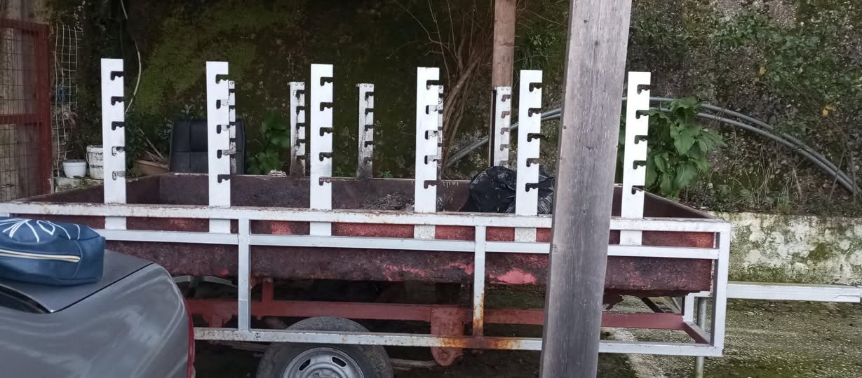 Πωλείται ψησταριά μαζί με 12 σουβλες